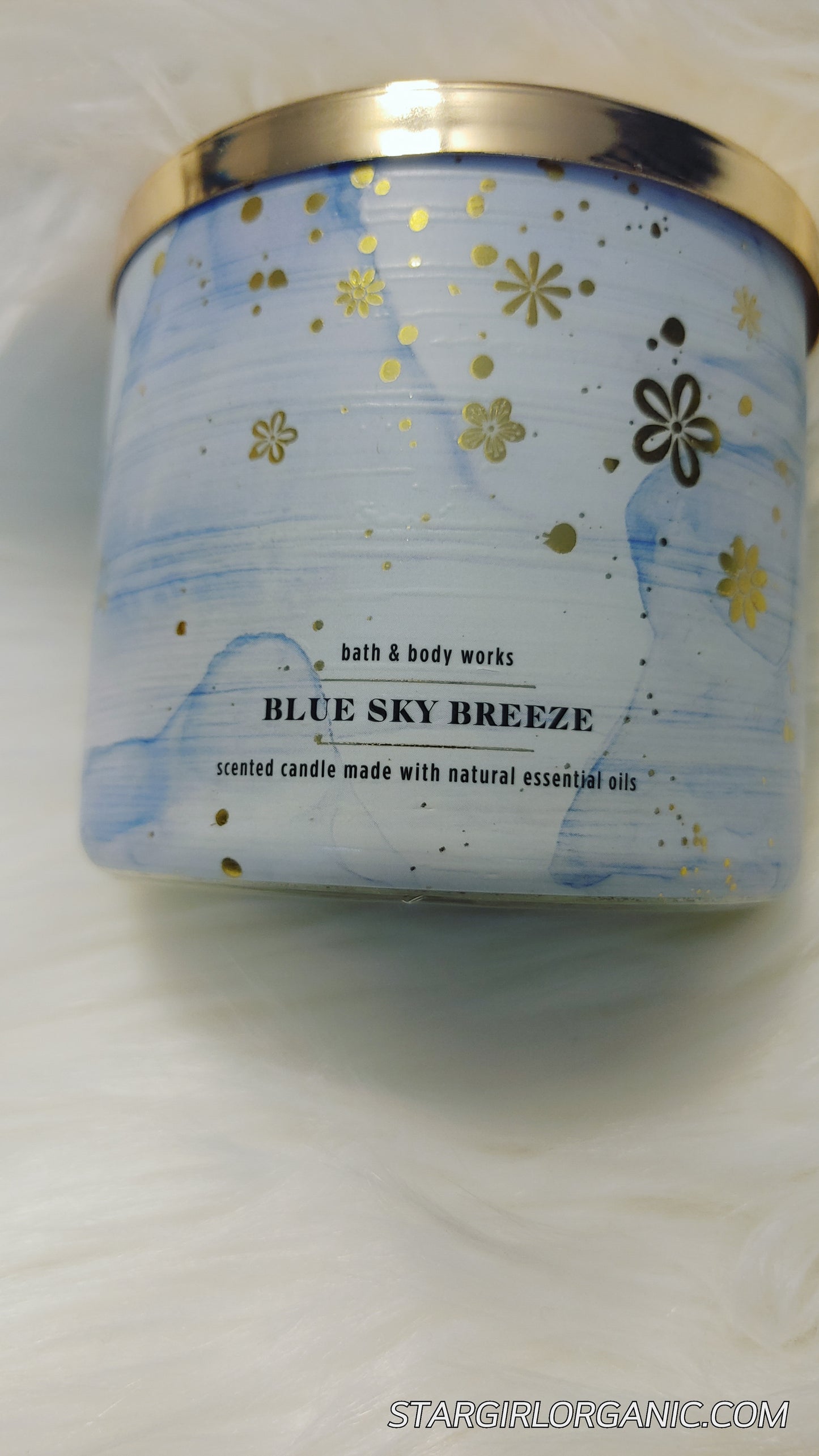 Bath & Body Works Blue Sky Breeze 3 Wick Scented Candle Made with Natural Essential Oil